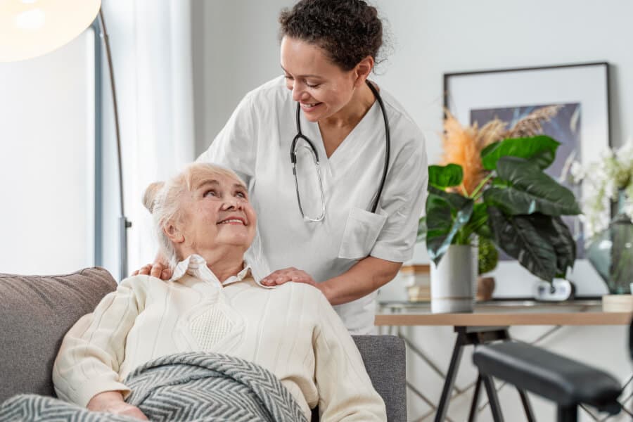 Consulta médica en casa, imagen de seguros de salud